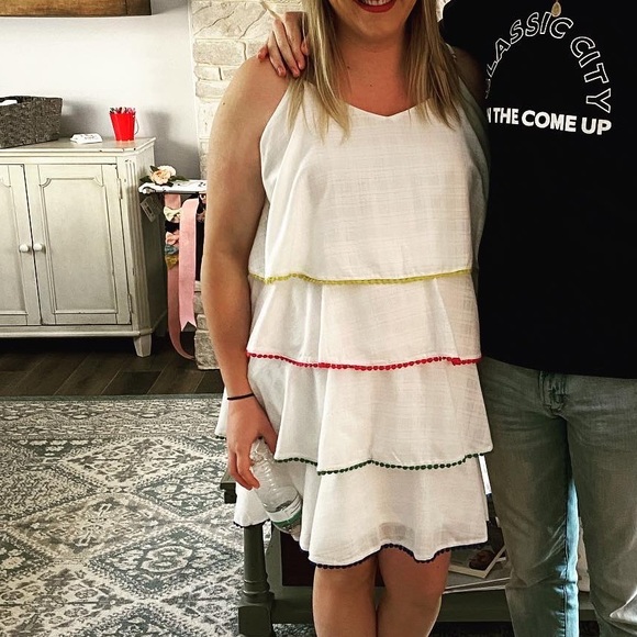 Andrée by Unit size 1X white tiered dress with colorful tassels - Picture 3 of 3